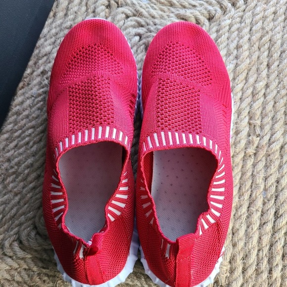 NWOT| BRAND UNKNOWN | SLIP ON SNEAKER - Picture 6 of 9